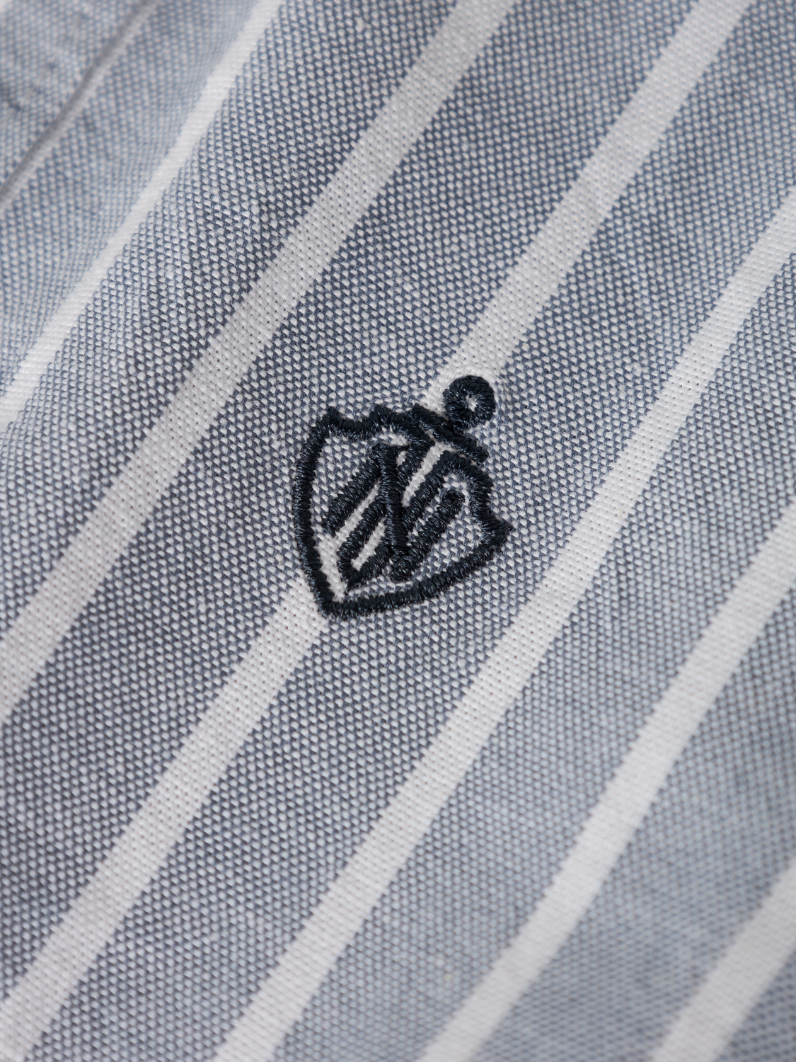 model_shot-front_full